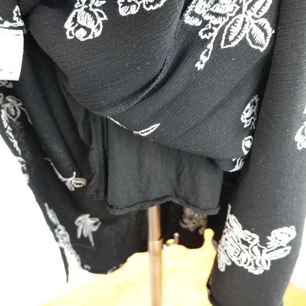 Mod Ref Meredith Floral Embroidered Dress Black and White Size S - Picture 15 of 16